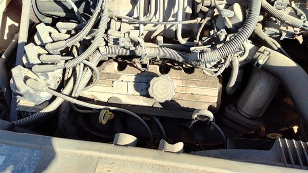 96-99 Olds 88 Front Valve Cover Oem 3.8L Supercharged — photo 1