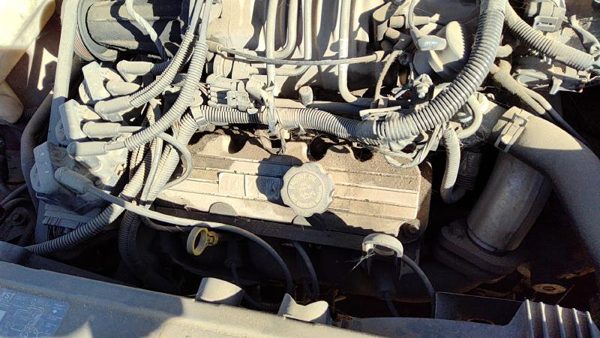 96-99 Olds 88 Front Valve Cover Oem 3.8L Supercharged — photo 3