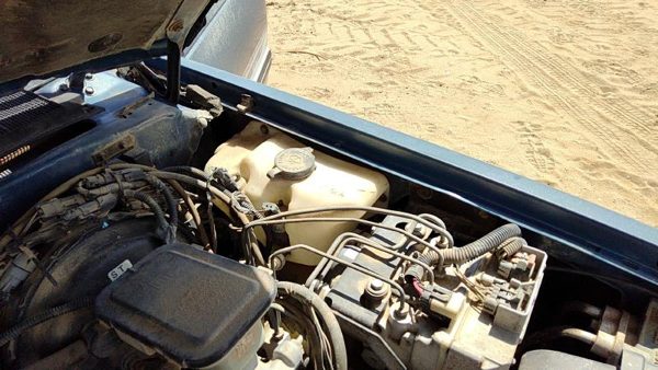 1994 Chevy S10 Blazer Windshield Washer Fluid Reservoir With Pump Oem Wiper Tank — photo 3
