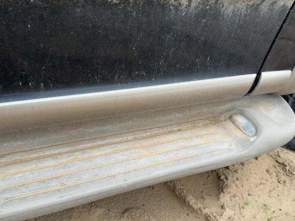 1997-2002 Ford Expedition Passenger Right Front Lower Moulding From Door Oem — photo 5