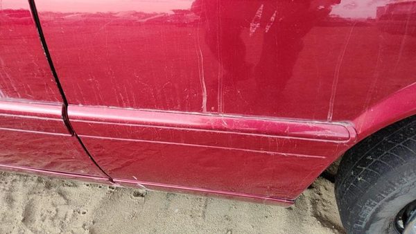 01 Cadillac Eldorado Driver Left Rear Moulding On Quarter Panel Crimson Red 86U — photo 1