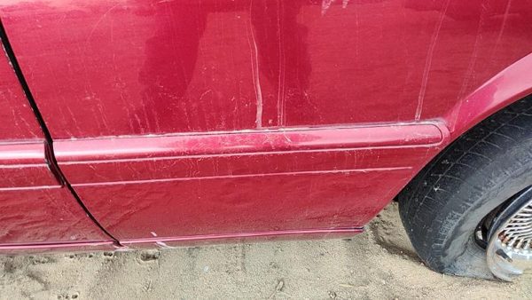 01 Cadillac Eldorado Driver Left Rear Moulding On Quarter Panel Crimson Red 86U — photo 2