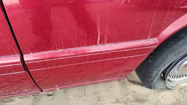 01 Cadillac Eldorado Driver Left Rear Moulding On Quarter Panel Crimson Red 86U — photo 3
