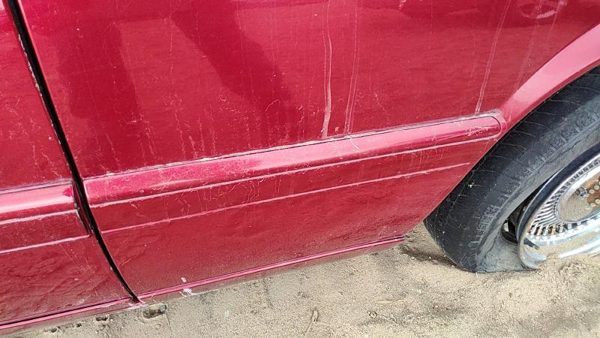 01 Cadillac Eldorado Driver Left Rear Moulding On Quarter Panel Crimson Red 86U — photo 4