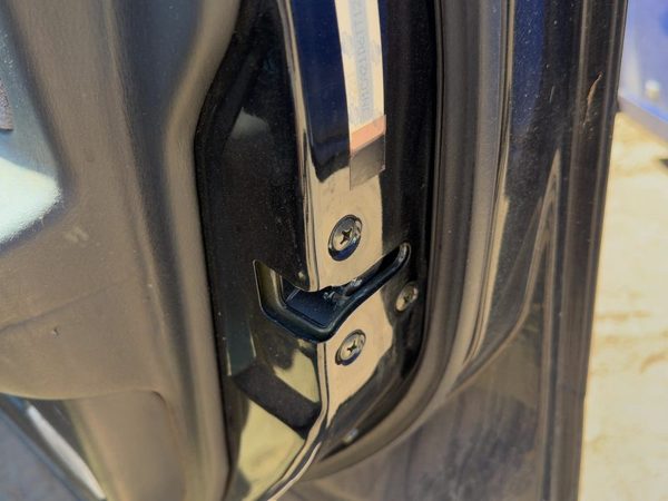 95-99 Maxima Passenger Right Front Door Latch With Rods/Cables Oem 4-Door Sedan — photo 3