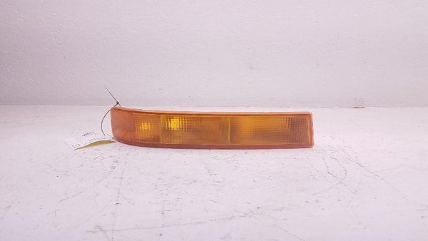 2004 Explor Fog/mark/park/turn Light/lamp RH Passenger Corner/park Light Below — photo 1