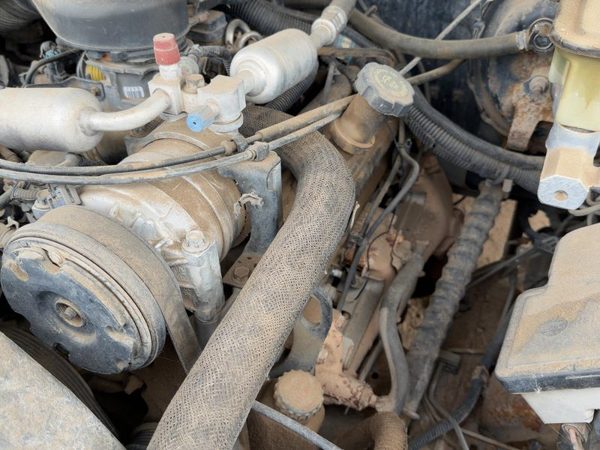 1987-2000 Chevy Silverado 1500 Driver Left Valve Cover Oem 5.7L — photo 1