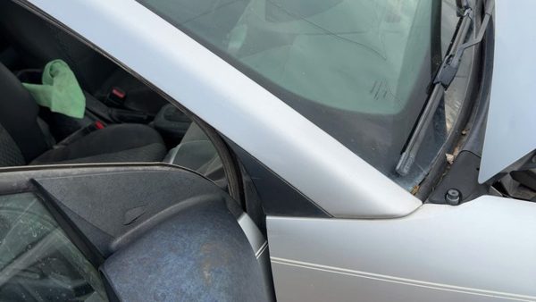 2003-2007 Saturn Ion Passenger Right Front Moulding On A Pillar Oem Silver 13U — photo 1