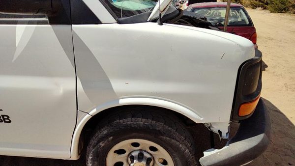 2012 Chevy Express 1500 Fender RH Van White 50U — photo 1