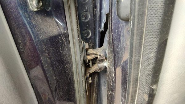 1999 Ford F-150 Front Door Hinge LH — photo 3