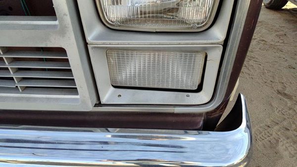 83-88 Gmc Sierra C3500 Driver Left Front Turn Signal Light Lamp Fender Mounted — photo 1