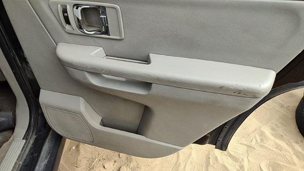 07-09 Grand Vitara Xl-7 Passenger Rear Door Trim Panel With Switches Back Gray — photo 6