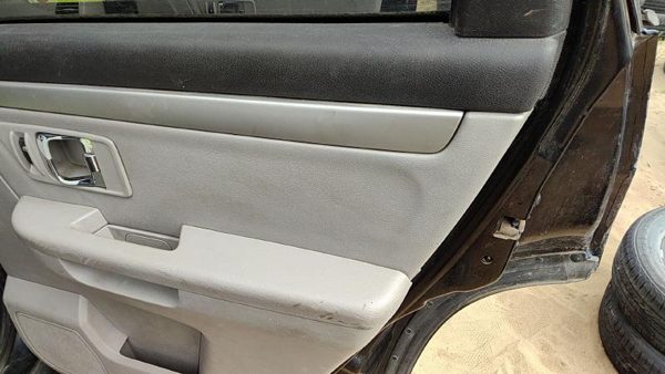 07-09 Grand Vitara Xl-7 Passenger Rear Door Trim Panel With Switches Back Gray — photo 2