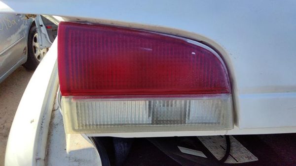 1992-1995 Pontiac Bonneville Driver Left Inner Tail Light Brake Lamp Oem Rear — photo 1