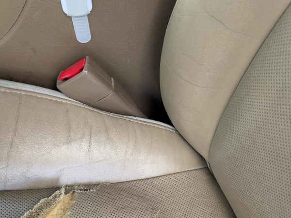 2004 Buick Rainier Driver Left Front Seat Belt Buckle Receiver Oem Tan 332 — photo 1