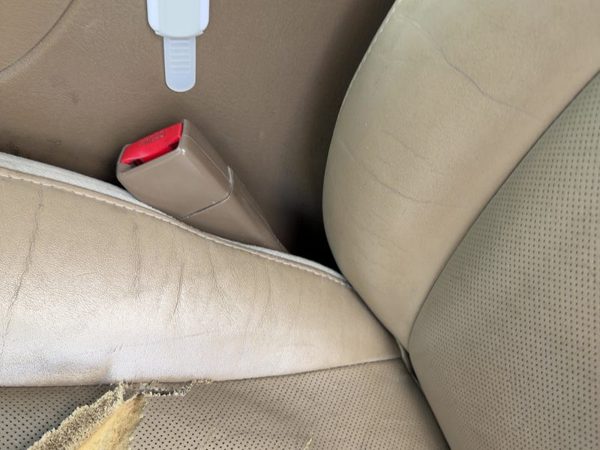 2004 Buick Rainier Driver Left Front Seat Belt Buckle Receiver Oem Tan 332 — photo 2