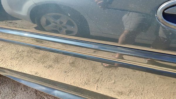04-08 Grand Prix Driver Left Front Moulding From Door Trim Stealth Gray 46U — photo 4