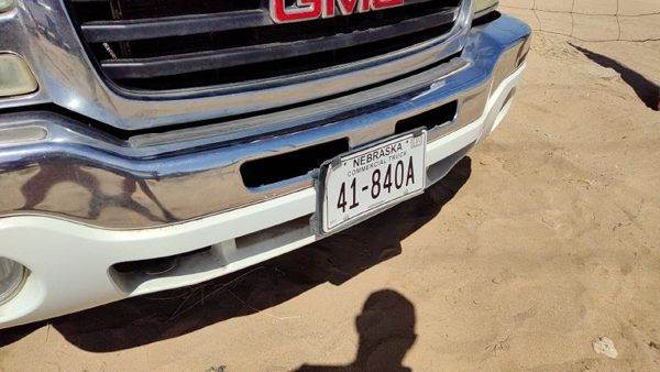 2005 GMC Sierra Front Bumper Assy. 1500 Hd White 50U Bent — photo 4