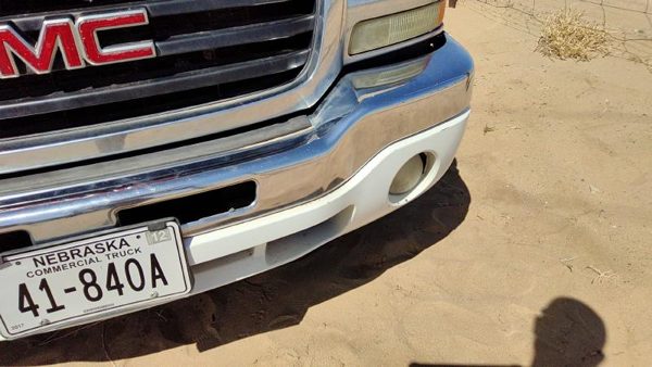 2005 GMC Sierra Front Bumper Assy. 1500 Hd White 50U Bent — photo 5