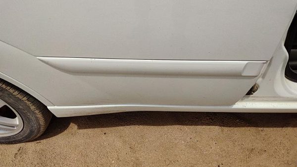 00-07 Focus Station Wagon Passenger Right Rear Moulding From Door Back White Yz — photo 2