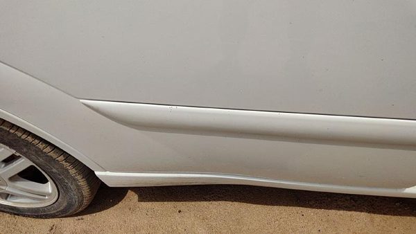 00-07 Focus Station Wagon Passenger Right Rear Moulding From Door Back White Yz — photo 7