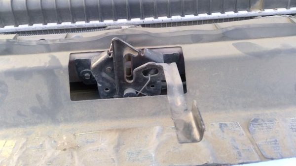 1999-2007 F350 Super Duty Hood Latch Assembly With Bracket Oem 6C3z16138aa — photo 2