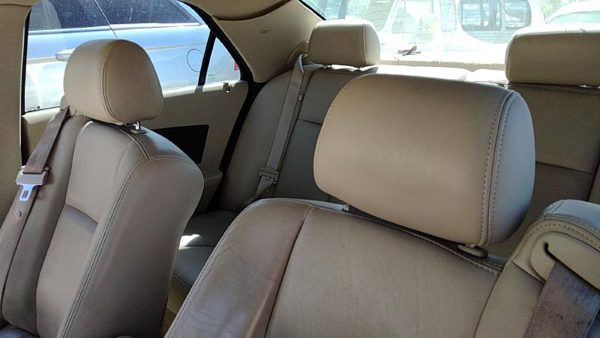 2003-2007 Cadillac Cts Pair Of Front Headrests Oem Left Right Set Seat — photo 1