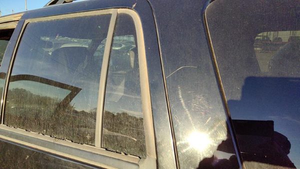 03-17 Ford Expedition Driver Left Rear Vent Window Back Door Glass With Frame — photo 2