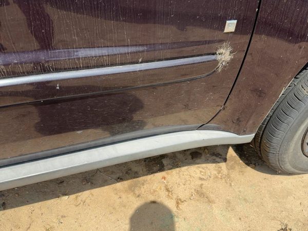 05-09 Equinox Passenger Front Moulding From Door Trim Strip Black Amethyst 71U — photo 2