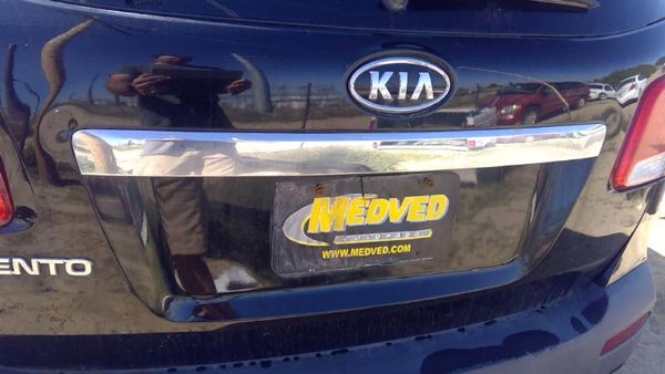 11-13 Kia Sorento License Plate Trim Surround Panel Oem Tail Trunk Finish — photo 5