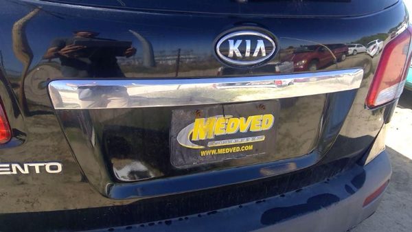 11-13 Kia Sorento License Plate Trim Surround Panel Oem Tail Trunk Finish — photo 3