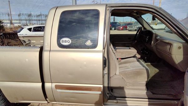 2004 Chevy Silverado 1500 Rear Door RH 15U Sandstone Hail 89024759 — photo 1