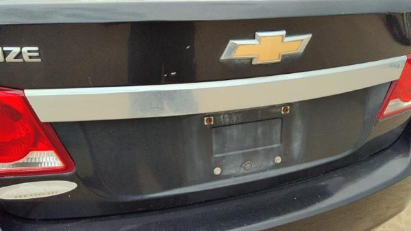 2011 Chevy Cruze Tail Finish Panel License Plate Trim Surround OEM Trunk Black — photo 6