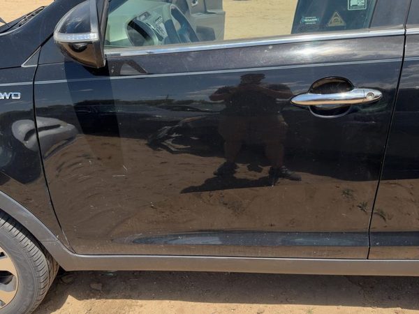 2013 Kia Sportage Front Door LH Black 9P — photo 1