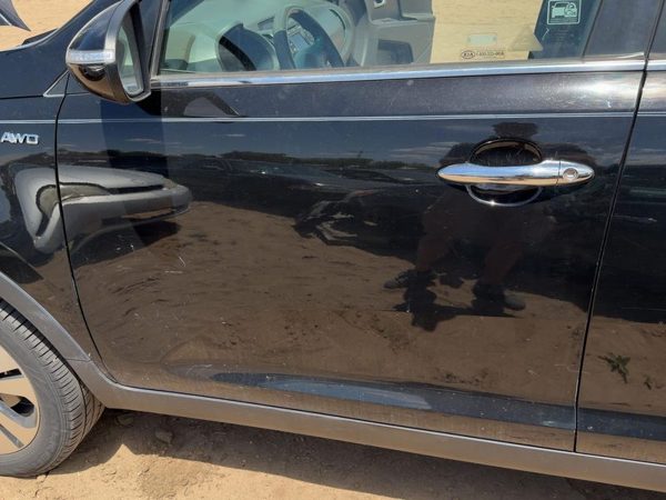 2013 Kia Sportage Front Door LH Black 9P — photo 3