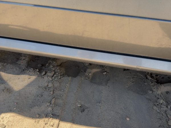04-05 Srx Passenger Right Lower Rocker Panel Moulding Side Skirt Oem Silver 42U — photo 2