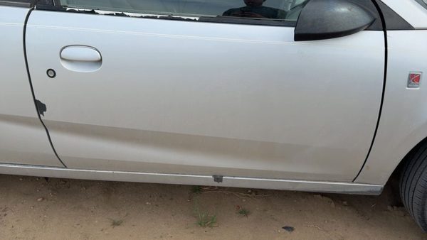 2007 Saturn Ion Front Door RH Silver 13U — photo 2