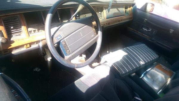 1994 Lincoln & Town Car — vehicle photo 6