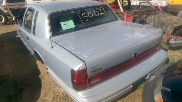 1994 Lincoln & Town Car — vehicle photo 5