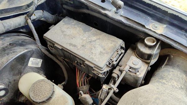 1999 Ford F-150 Engine Fuse Box 5.4L — photo 3