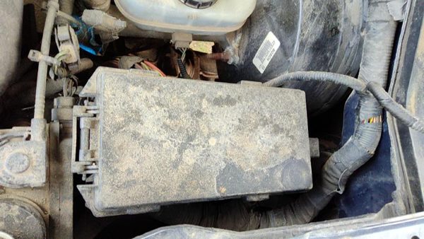 1999 Ford F-150 Engine Fuse Box 5.4L — photo 2