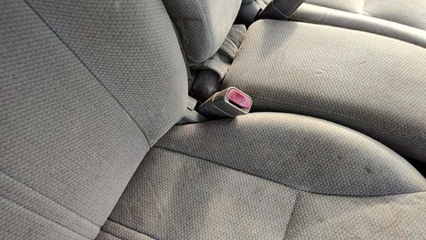 96-99 Ford Taurus Passenger Right Front Seat Belt Buckle Receiver Oem Gray — photo 1