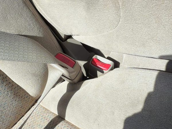 03-07 Silverado 2500 Passenger Right Front Seat Belt Buckle Receiver Oem Tan 52D — photo 2