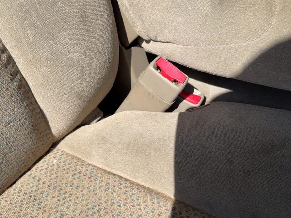 03-07 Silverado 2500 Passenger Right Front Seat Belt Buckle Receiver Oem Tan 52D — photo 5