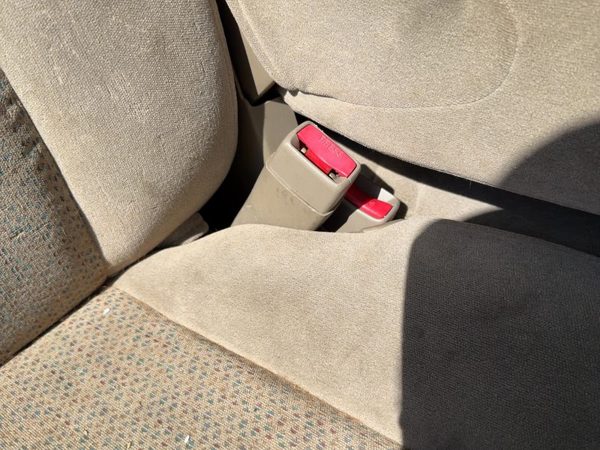 03-07 Silverado 2500 Passenger Right Front Seat Belt Buckle Receiver Oem Tan 52D — photo 3