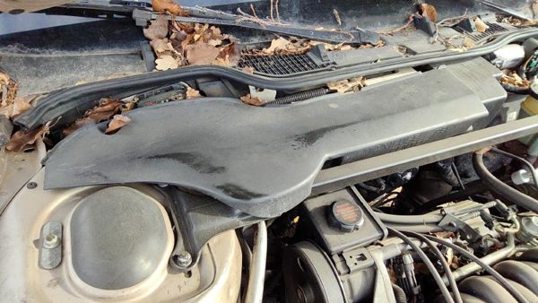 91-96 Buick Park Ave Wiper Area Cover Top Plastic Shield Oem 3.8L — photo 2