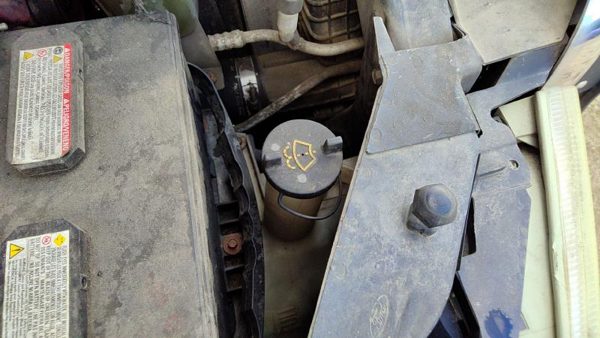 99-07 F350 Powerstroke Windshield Washer Fluid Reservoir With Pump Wiper Tank — photo 3