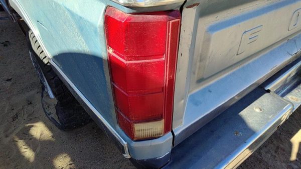 1980-1986 Ford F150 Driver Left Tail Light Brake Lamp Oem Rear E4tz13404b — photo 2