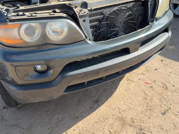 04-06 X5 Front Bumper Cover 3.0L Without Park Assist E53 Highland Green A11 — photo 4