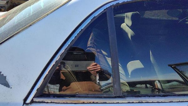 97-05 Buick Century Passenger Right Rear Vent Window Back Door Glass With Frame — photo 3